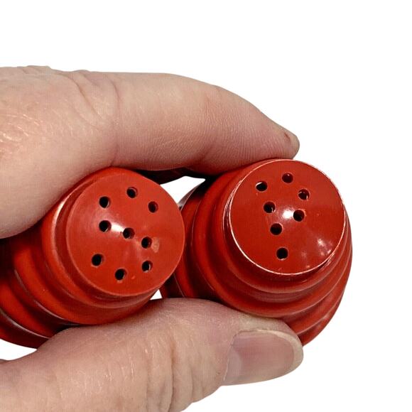 Vintage Red Plastic Salt & Pepper Shakers Set Atomic Age Rockets 1950's kitchen - Picture 5 of 6